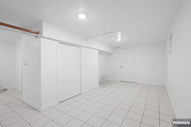 unfurnished room featuring light tile patterned floors