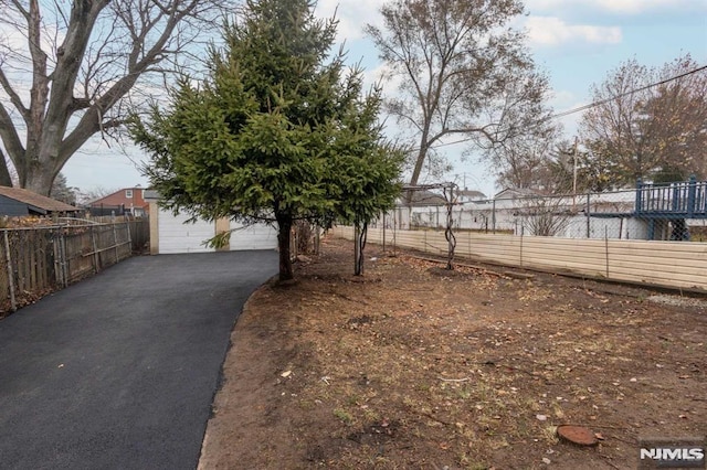 view of yard featuring an outbuilding and a garage