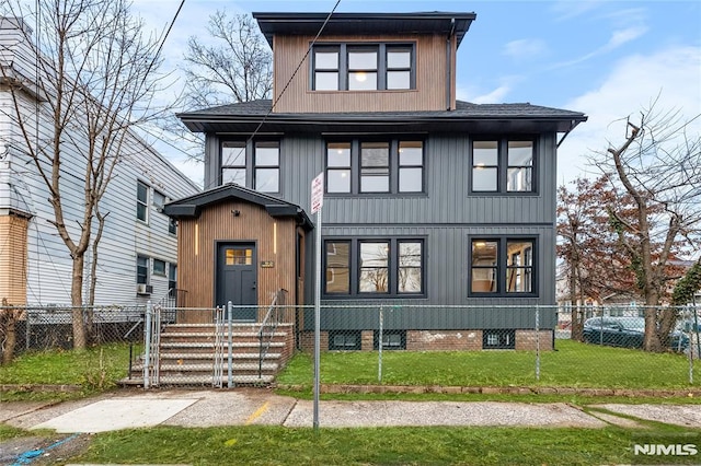 view of front facade featuring a front yard