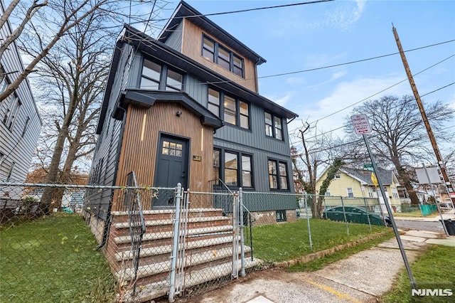 view of front of house with a front yard