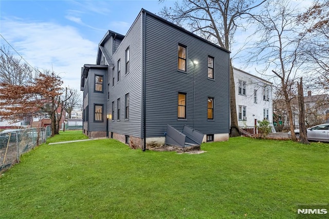 back of house featuring a yard