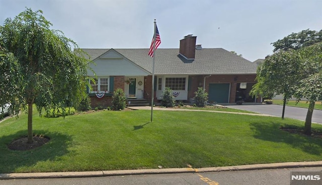 view of front of house with a front lawn and a garage