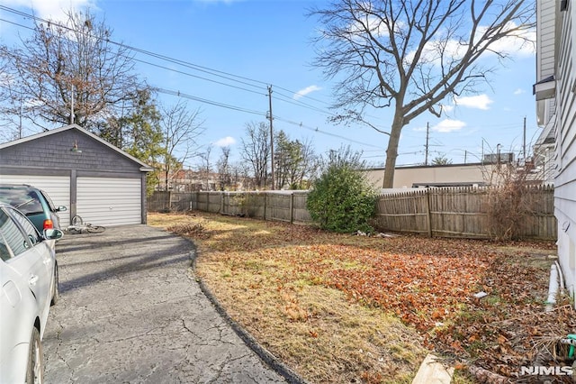 view of yard with an outbuilding and a garage