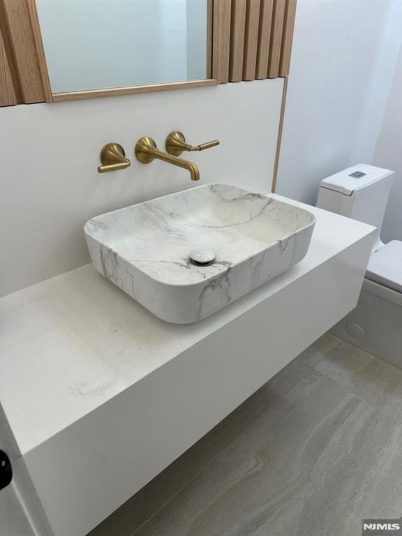 bathroom featuring sink and toilet