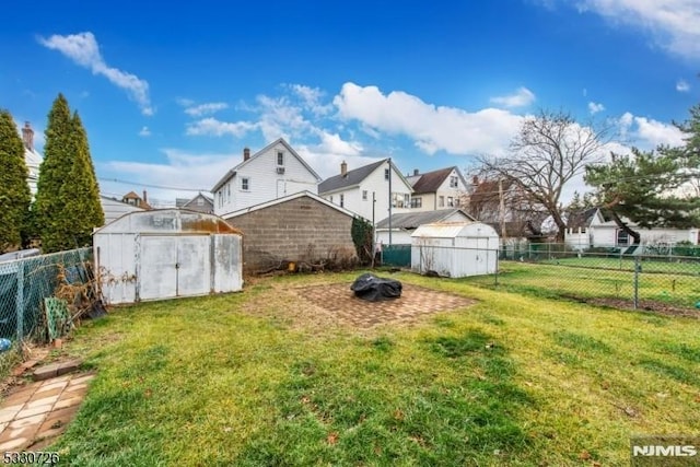 view of yard with a storage shed