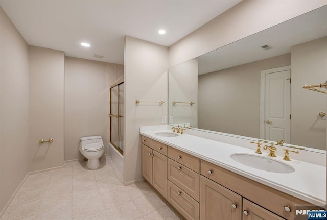 full bathroom with double vanity, visible vents, a sink, and recessed lighting