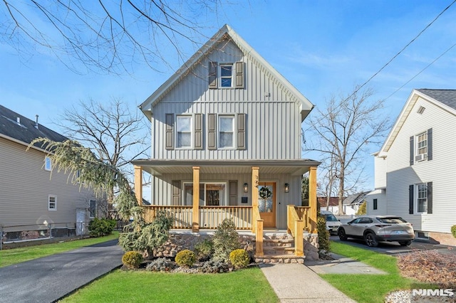 view of front of house featuring a front yard and covered porch