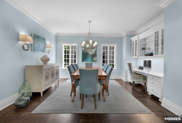 dining room with a notable chandelier, dark hardwood / wood-style flooring, and crown molding