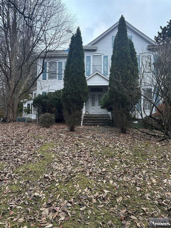 view of front of property featuring french doors