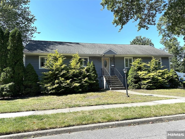 view of front of property with a front lawn