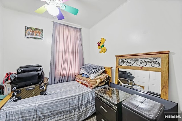 bedroom with ceiling fan