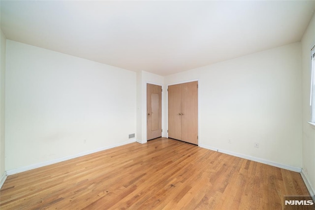 unfurnished room featuring light hardwood / wood-style flooring