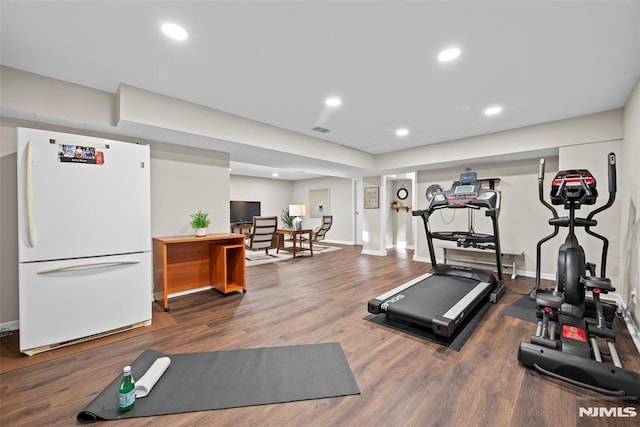 workout room featuring hardwood / wood-style flooring