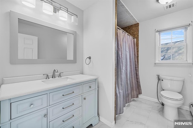 bathroom featuring a shower with curtain, vanity, and toilet