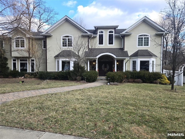 front facade featuring a front lawn