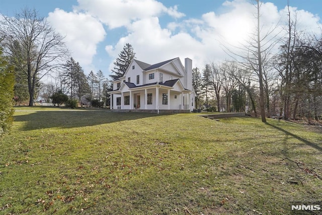 view of front of house featuring a front yard