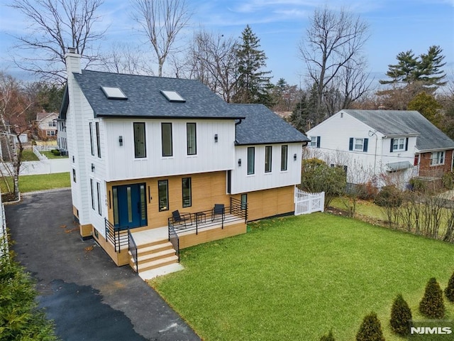 view of front of house featuring a front lawn and a porch