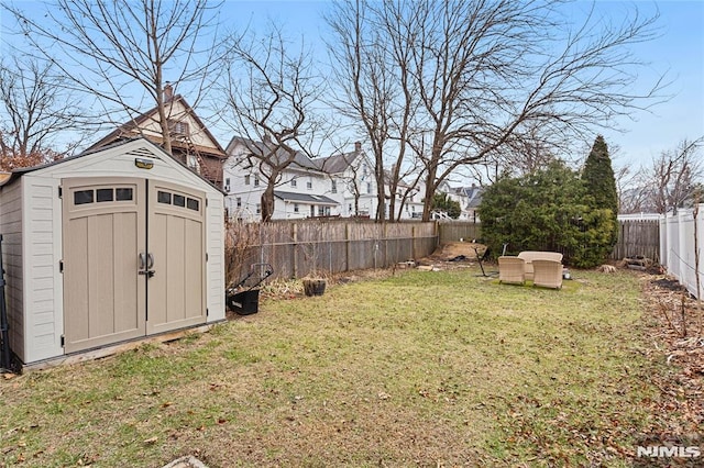 view of yard featuring a storage unit