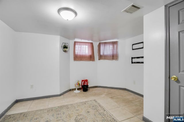 empty room featuring light tile patterned flooring