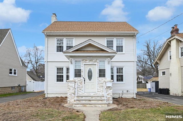 view of front of property