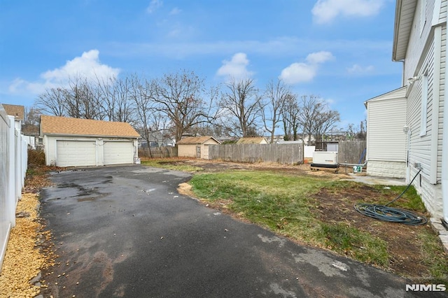 view of yard featuring an outbuilding and a garage