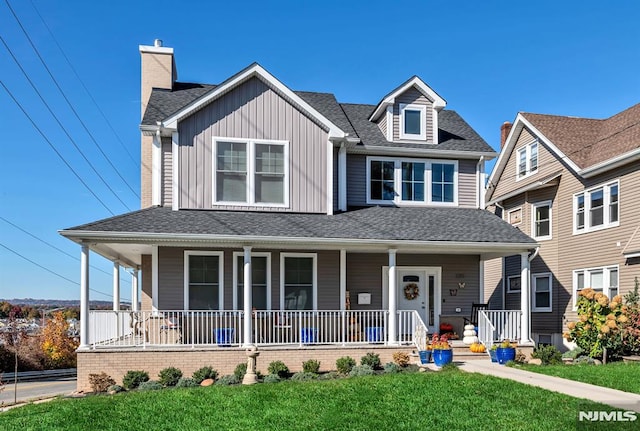 view of front of home featuring a porch and a front lawn