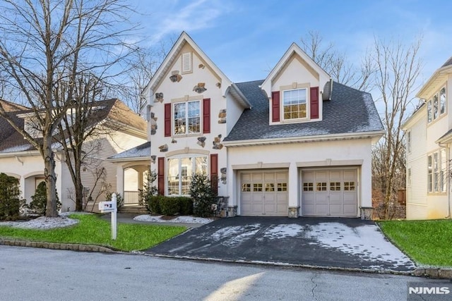 view of front facade with a garage and a front yard