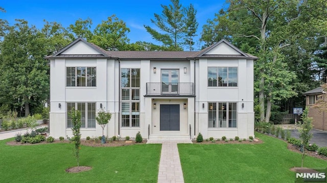 view of front of property featuring a balcony and a front yard