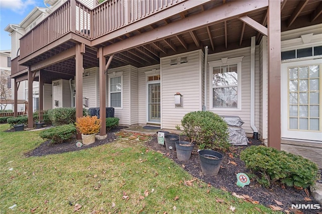 property entrance with a yard