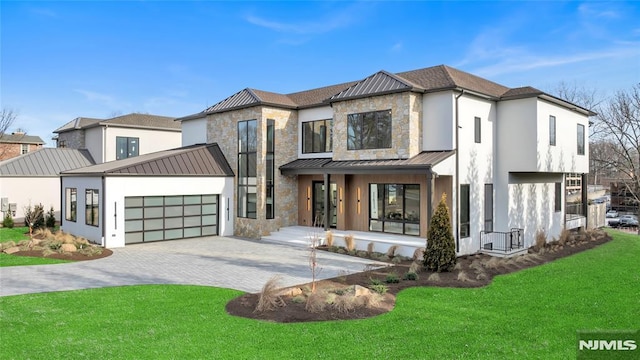 view of front of property featuring a front yard and a garage