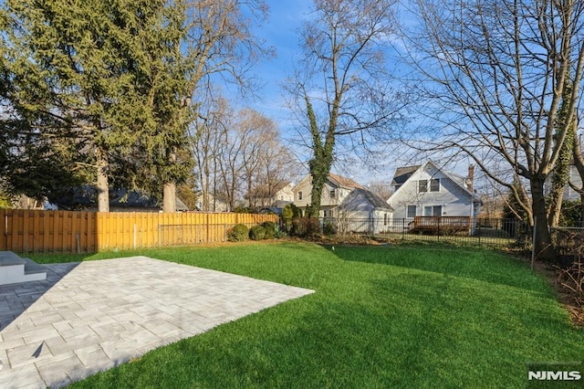 view of yard featuring a patio