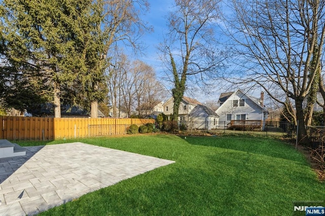 view of yard featuring a patio