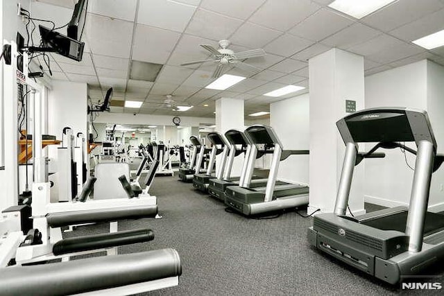 exercise room featuring ceiling fan