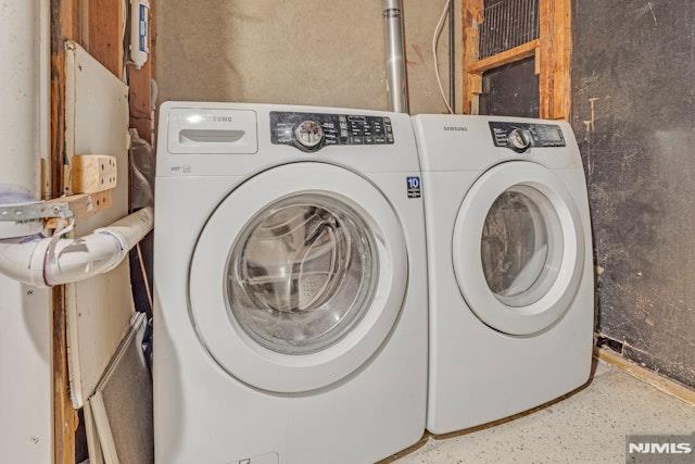 washroom with washing machine and dryer