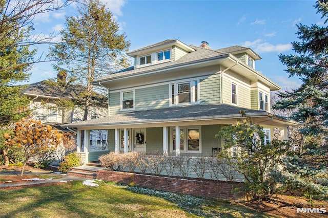 view of front of property featuring a porch and a front yard