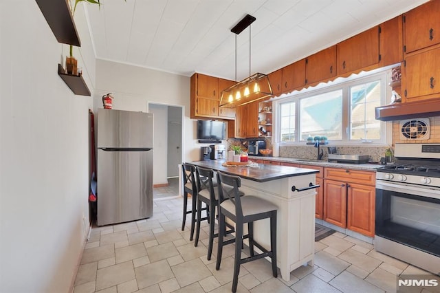 kitchen with backsplash, a kitchen bar, a center island, and stainless steel appliances