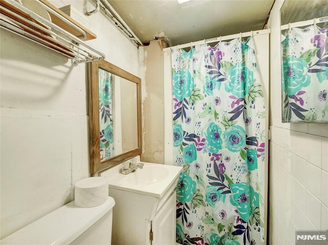 bathroom with vanity, toilet, and walk in shower