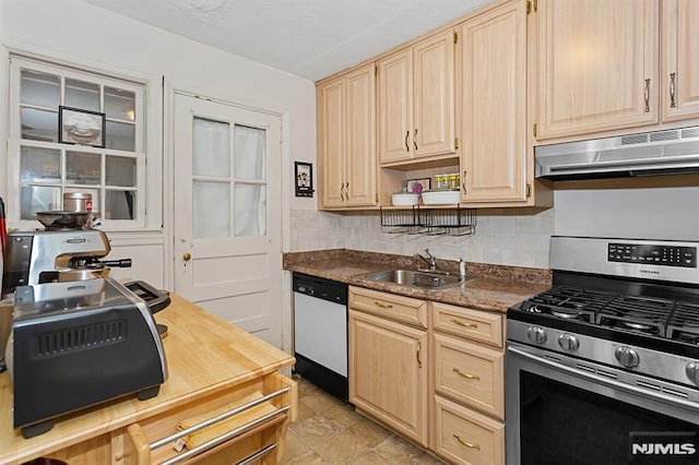 kitchen featuring sink, stainless steel appliances, backsplash, and light brown cabinets