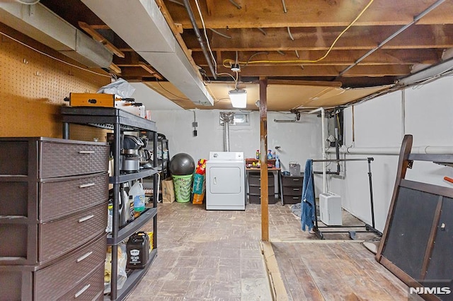 basement featuring washer / dryer