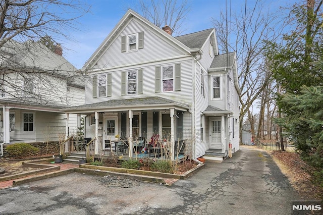 view of front property featuring a porch