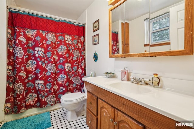 bathroom featuring a shower with curtain, vanity, and toilet