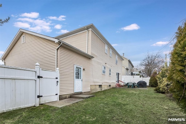 view of side of property featuring a yard