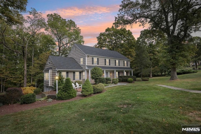 colonial house featuring a lawn