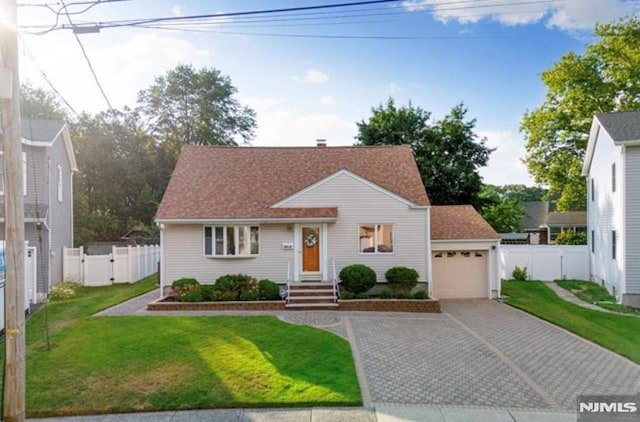 view of front of house featuring a front yard