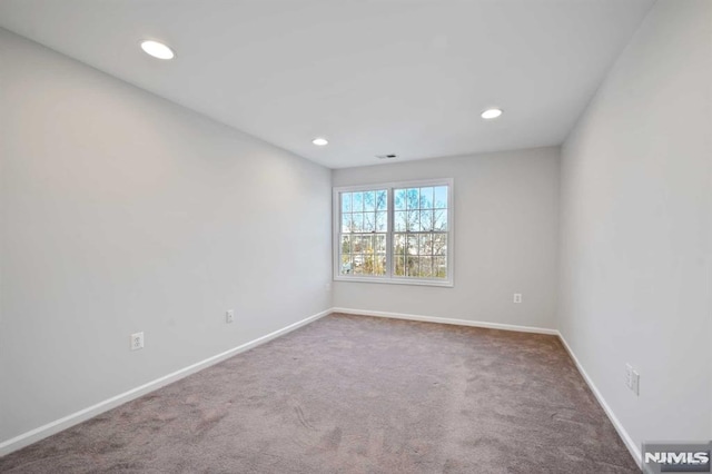 unfurnished room with carpet