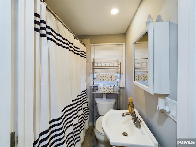 bathroom featuring sink and toilet