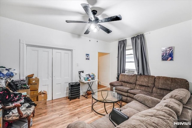 living room with light wood-type flooring and ceiling fan