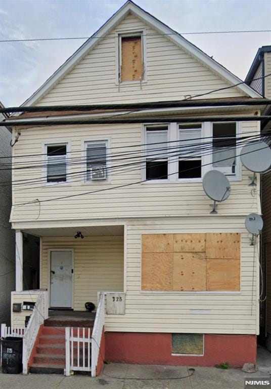 view of front of house featuring covered porch