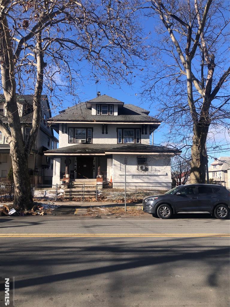 view of front of house featuring a porch