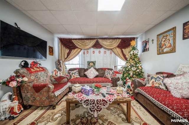 living room featuring a drop ceiling